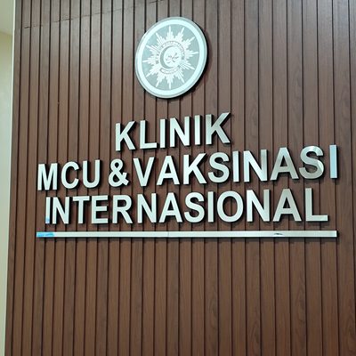 Klinik MCU & Vaksinasi | Huruf Timbul Akrilik Mirror